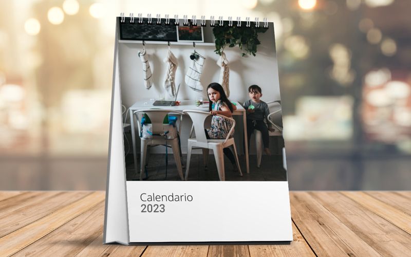 Calendario De Mesa Vertical Simple 